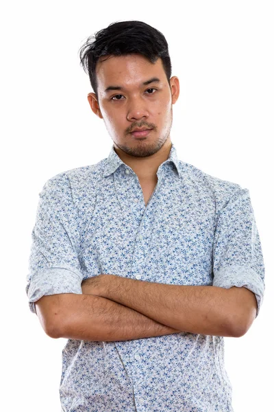 Kollarını Kavuşturmuş Genç Asyalı Adamın Stüdyo Fotoğrafı — Stok fotoğraf
