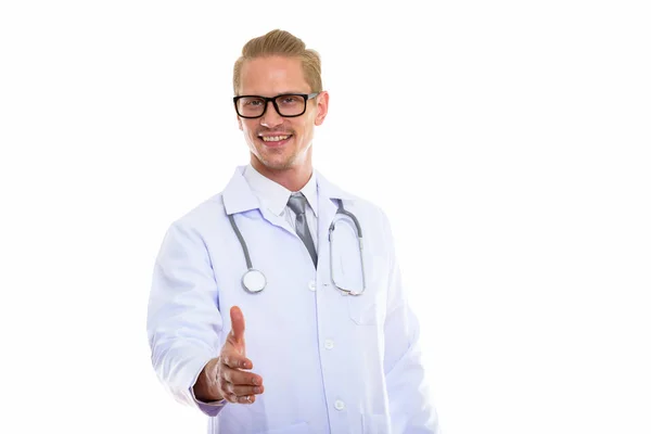 Estúdio Tiro Jovem Médico Homem Feliz Sorrindo Enquanto Aperto Mão — Fotografia de Stock