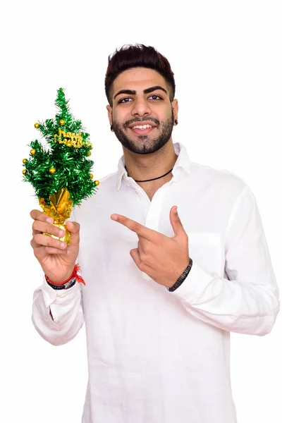 Студийный кадр молодого счастливого индийца с Новым годом — стоковое фото