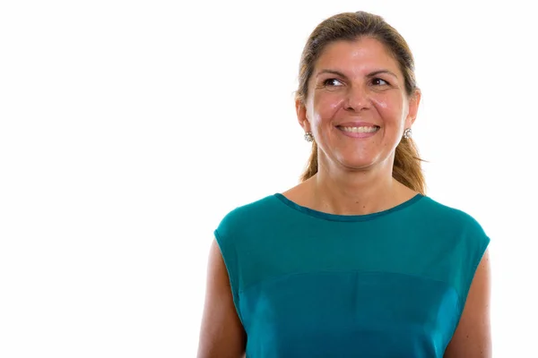 Estúdio tiro de mulher feliz madura sorrindo e pensando — Fotografia de Stock