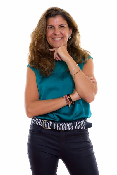 Estúdio tiro de mulher feliz madura sorrindo e pensando — Fotografia de Stock