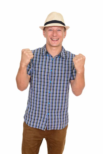 Studio shot de jeune homme heureux caucasien les deux bras levés isolat — Photo