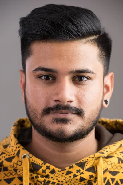 Tvář mladého hezký kostým Indián — Stock fotografie
