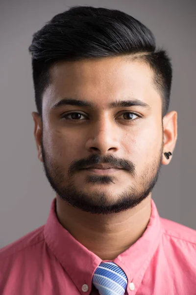 Gesicht des jungen hübschen indischen Mannes — Stockfoto