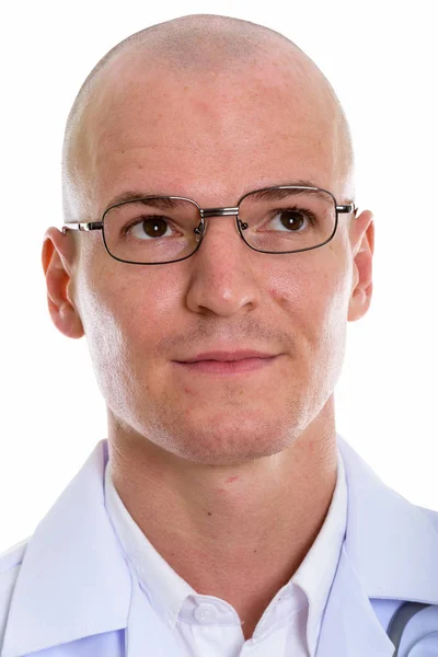 Ansikte av unga stiliga skallig man läkare tänker iklädd ey — Stockfoto