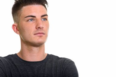 Düşünme genç yakışıklı adam yakın çekim