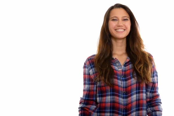 Studio shot van jonge gelukkige vrouw die lacht — Stockfoto