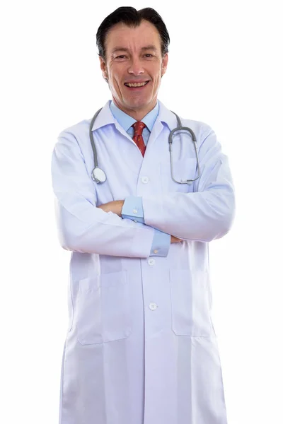 Studio colpo di maturo felice uomo medico in piedi e sorridente con — Foto Stock