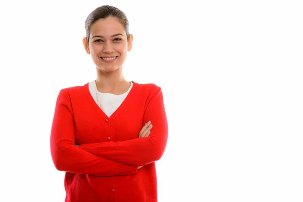 Studio shot of happy young beautiful woman souriant avec bras cro — Photo