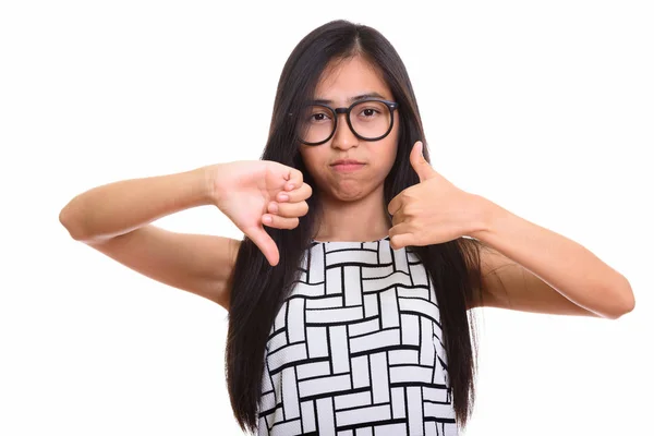 Jovem Asiático adolescente nerd menina dando polegares para cima e para baixo — Fotografia de Stock