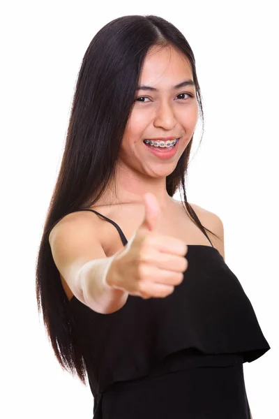 Estúdio tiro de jovem feliz asiático adolescente menina sorrindo e dando — Fotografia de Stock