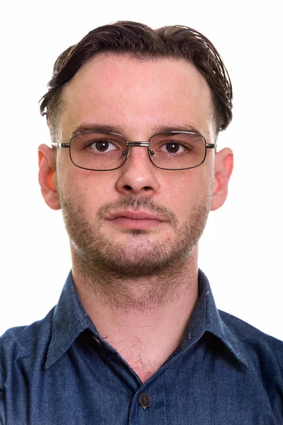 Обличчя офіційного молодого чоловіка в окулярах — стокове фото