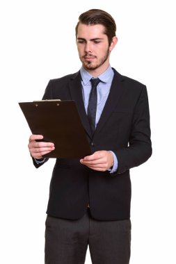 Genç yakışıklı beyaz işadamı Pano okuma
