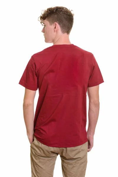 빨간 셔츠를 입고 젊은 잘생긴 백인 남자의 뒷면 — 스톡 사진