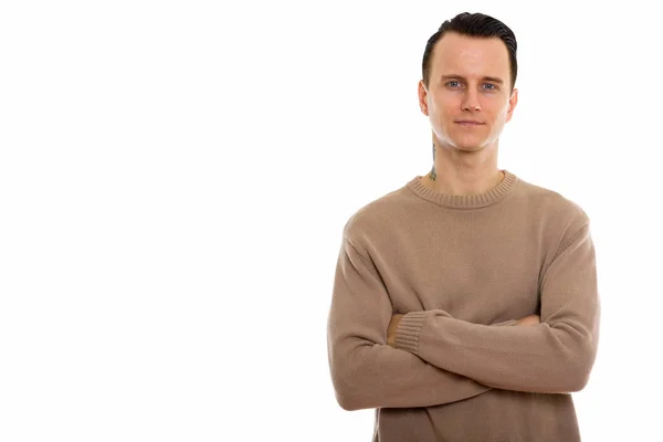 Studio plan de jeune homme beau avec les bras croisés — Photo