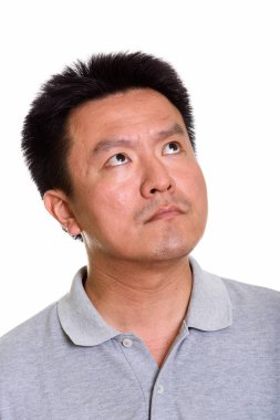 Seyir sırasında düşünme Japon adamın yüzünü