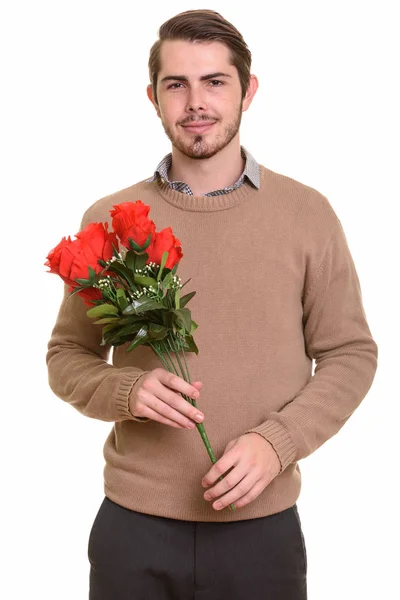 Joven guapo hombre caucásico sosteniendo rosas rojas listo para Valenti — Foto de Stock