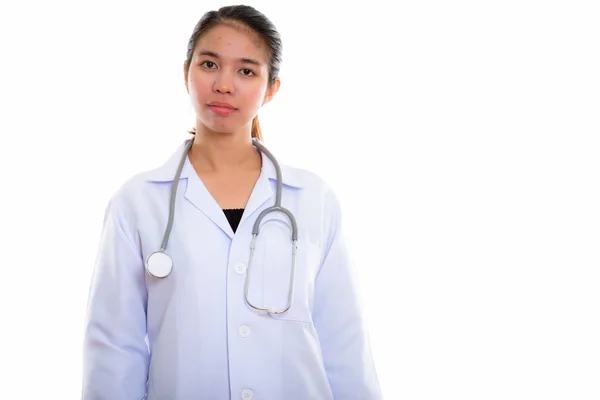 Estúdio tiro de jovem mulher asiática médico — Fotografia de Stock