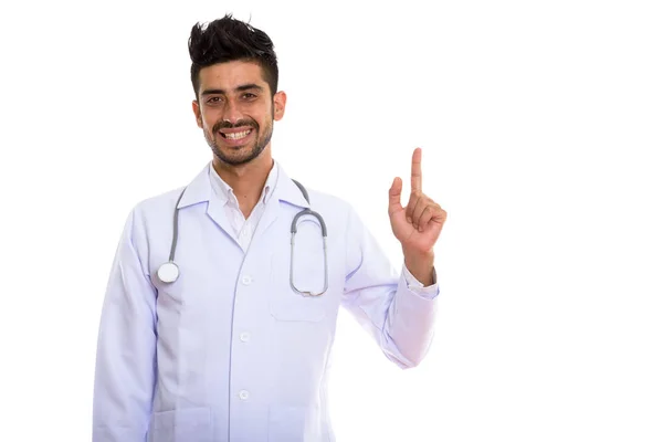 Estudio disparo de joven feliz hombre persa médico sonriendo mientras poin — Foto de Stock