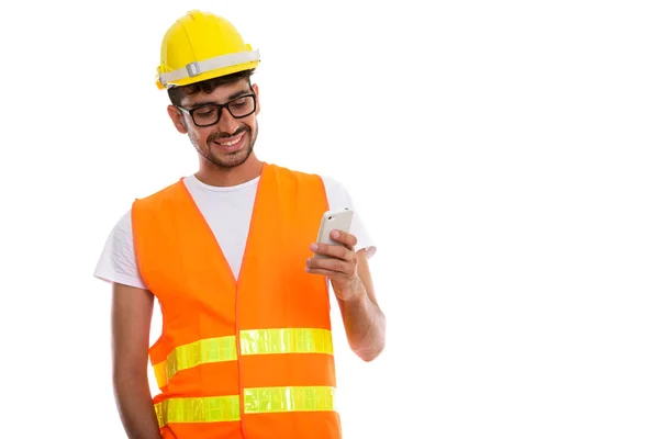 Studio colpo di giovane felice uomo persiano lavoratore edile smili — Foto Stock