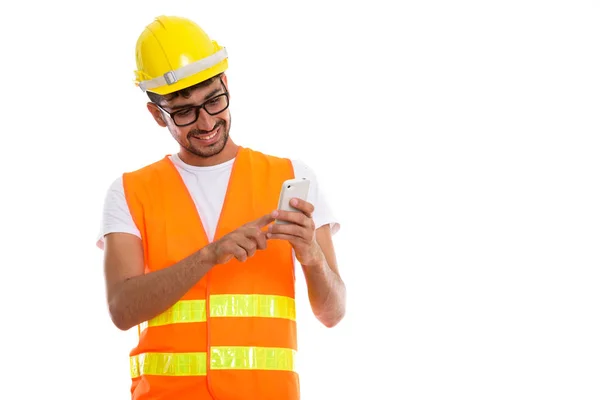 Estúdio tiro de jovem feliz homem persa trabalhador da construção smili — Fotografia de Stock