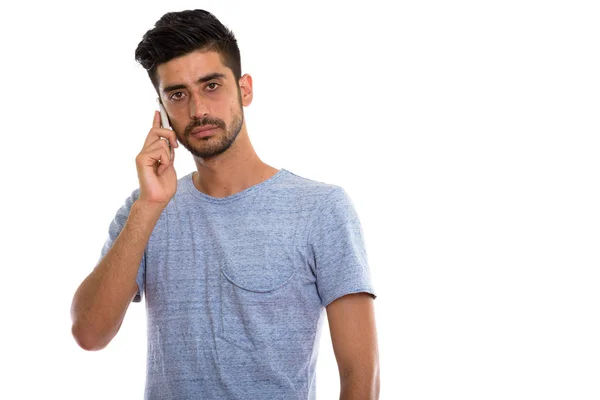 Estúdio tiro de jovem persa homem falando no telefone móvel — Fotografia de Stock