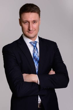 Yakışıklı beyaz işadamı
