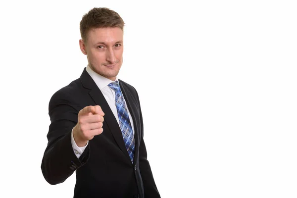 Schöner kaukasischer Geschäftsmann, der mit dem Finger auf die Kamera zeigt — Stockfoto