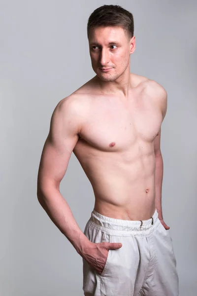 Knappe man van de Kaukasische shirtless — Stockfoto