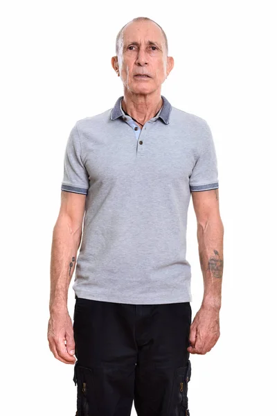Студійний знімок старшого чоловіка, що стоїть — стокове фото