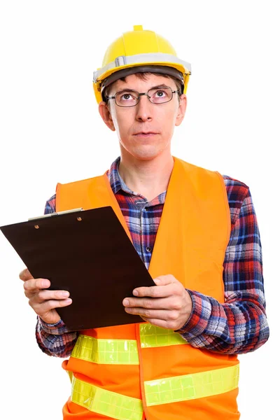 Студийный снимок мужчины-строителя, держащего буфер обмена, пока t — стоковое фото