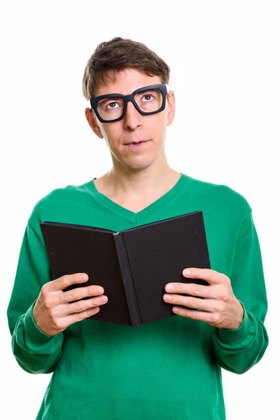 Studioaufnahme eines Mannes mit Buch beim Denken — Stockfoto