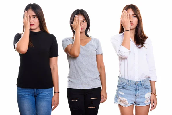 ストレスを探している 3 人の若いアジア女性友人のスタジオ撮影 — ストック写真