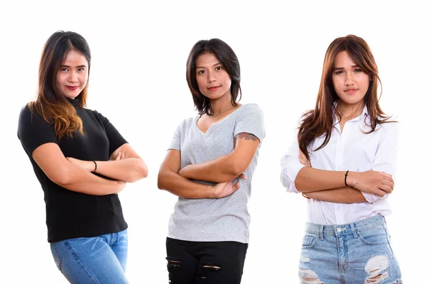 腕を持つ 3 人の若いアジア女性友人のスタジオ撮影の交差 — ストック写真