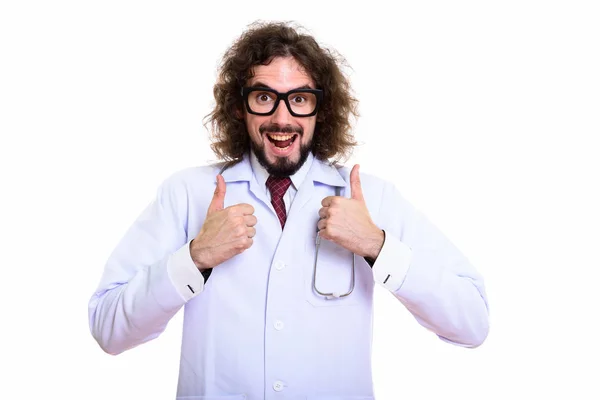 Estudio de tiro de hombre feliz médico sonriendo y dando pulgares hacia arriba — Foto de Stock