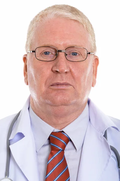 ใบหน้าของผู้ชายที่เป็นผู้ใหญ่หมอสวมแว่นตา — ภาพถ่ายสต็อก