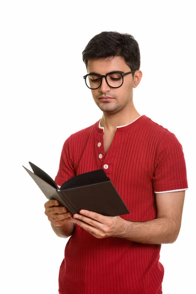 Młody przystojny mężczyzna perski, czytanie książki — Zdjęcie stockowe