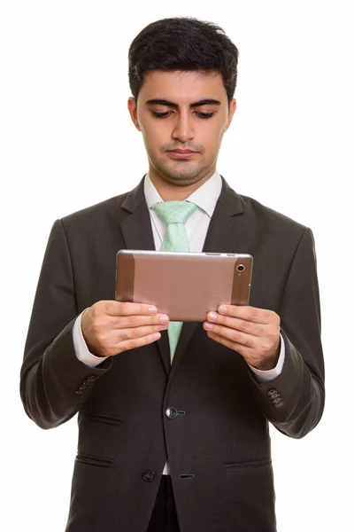 Giovane bell'uomo d'affari persiano in possesso di tablet digitale — Foto Stock
