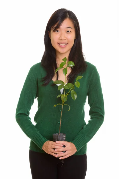 若い植物を持つ若い幸せなアジアの女性 — ストック写真