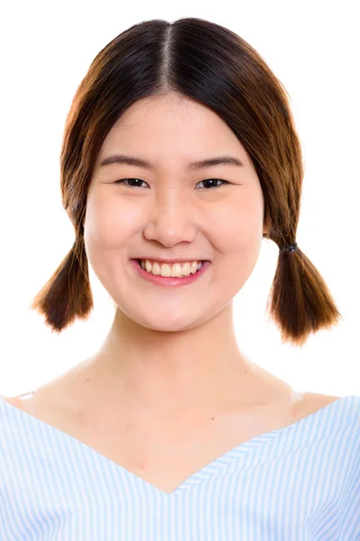Cara de joven feliz mujer asiática sonriendo con coletas —  Fotos de Stock