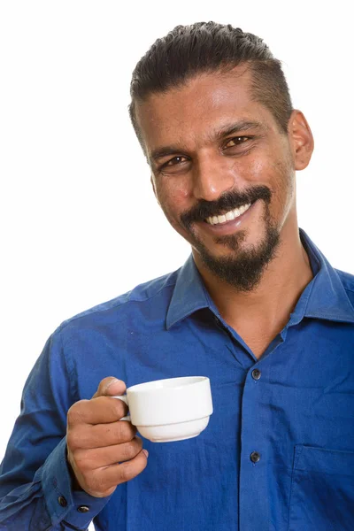 Giovane felice uomo d'affari indiano bere caffè — Foto Stock