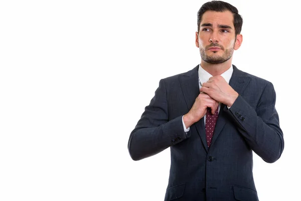 Studio shot van jonge knappe zakenman denken terwijl vaststelling — Stockfoto