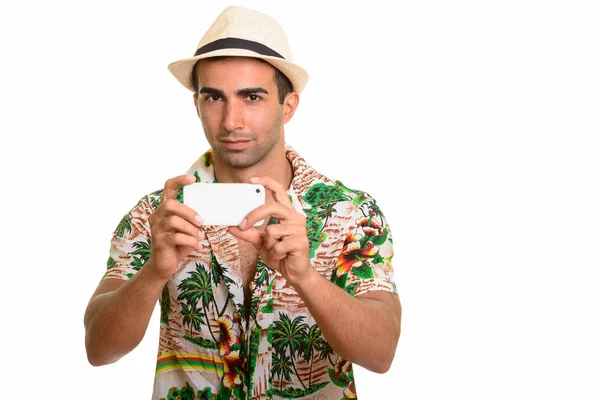 Fiatal jóképű kaukázusi ember vesz kép a mobil telefon-re — Stock Fotó