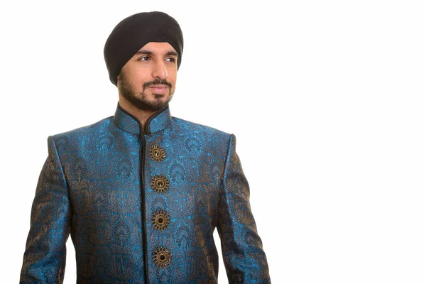 Jovem bonito indiana sikh pensamento enquanto vestindo tradicional cl — Fotografia de Stock