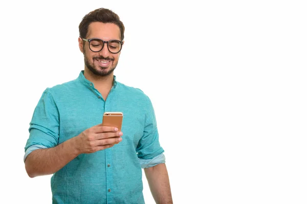 Jeune homme indien heureux en utilisant le téléphone mobile — Photo