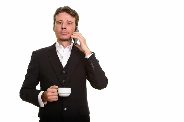 Красивий кавказьких бізнесмен говорити на мобільному телефоні під час Холь — стокове фото