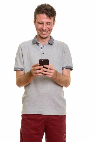 Happy Caucasian man using mobile phone — Stock Photo, Image