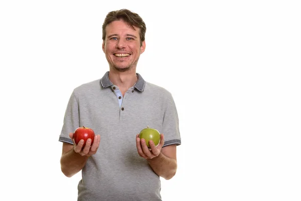 Szczęśliwy biały mężczyzna gospodarstwa czerwony i zielony jabłko — Zdjęcie stockowe
