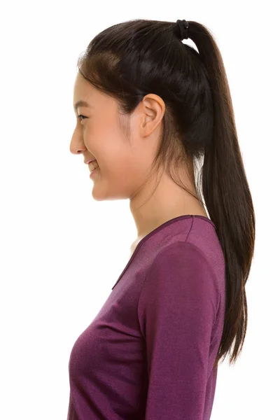 Gülümseyen Asyalı genç kızın profil görüşü — Stok fotoğraf