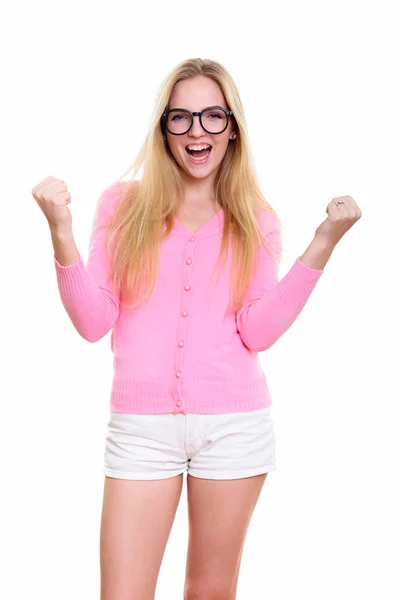 Estúdio tiro de jovem adolescente feliz sorrindo enquanto procura ex — Fotografia de Stock